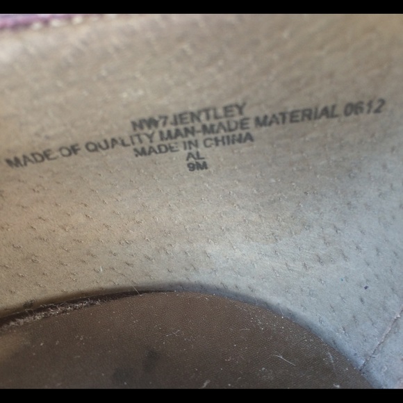 Nine West purple metallic peep toe heels, sz 9 - Picture 6 of 8